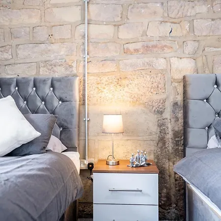 Bv Charming With Free Private Parking, 10 Minutes From Town Centre Apartment Leeds (West Yorkshire)