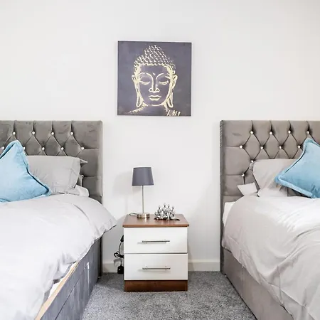Bv Charming With Free Private Parking, 10 Minutes From Town Centre Leeds (West Yorkshire)