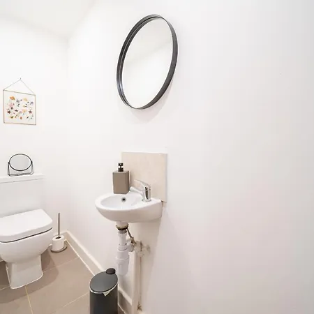 Apartment Bv Charming With Free Private Parking, 10 Minutes From Town Centre