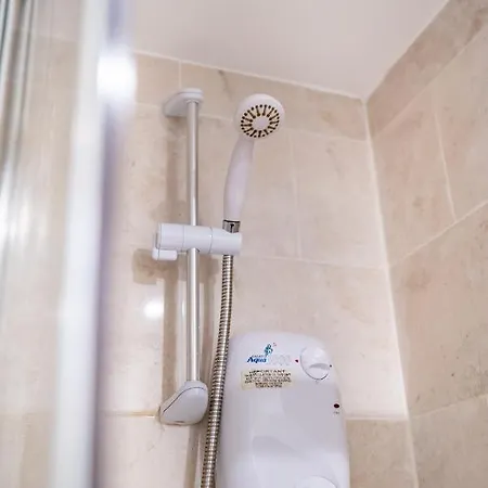Bv Charming With Free Private Parking, 10 Minutes From Town Centre