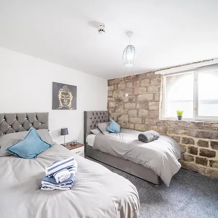 Bv Charming With Free Private Parking, 10 Minutes From Town Centre * לידס