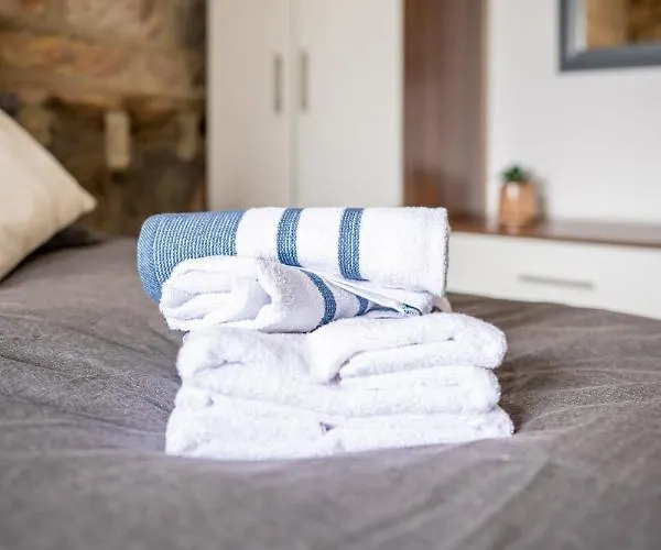 Bv Charming With Free Private Parking, 10 Minutes From Town Centre