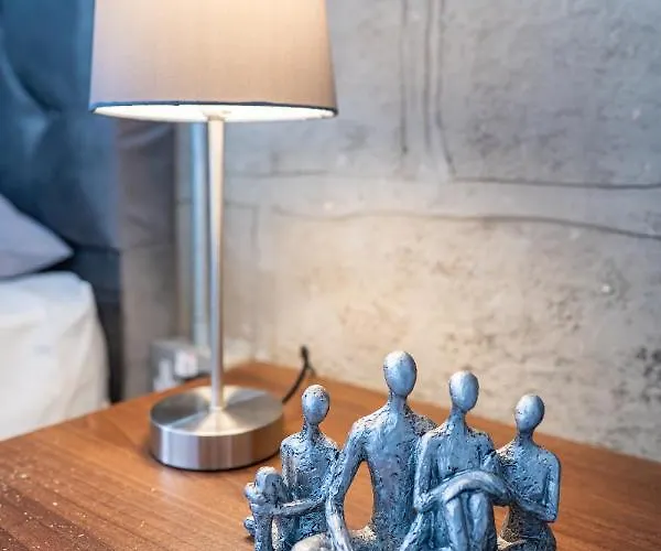 Bv Charming With Free Private Parking, 10 Minutes From Town Centre