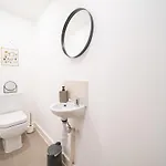 公寓 Bv Charming With Free Private Parking, 10 Minutes From Town Centre