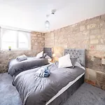 Bv Charming With Free Private Parking, 10 Minutes From Town Centre * 利兹