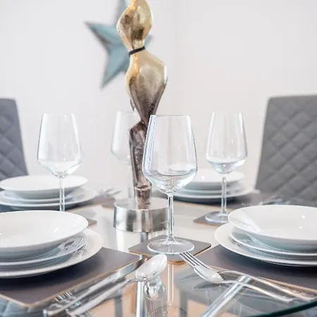 Apartman Bv Charming With Free Private Parking, 10 Minutes From Town Centre Leeds