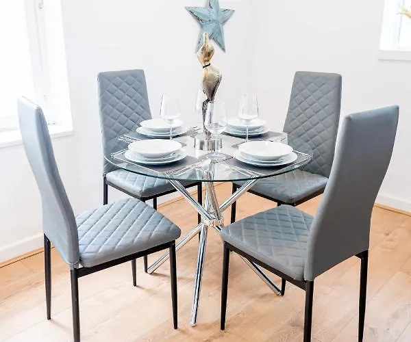 Bv Charming With Free Private Parking, 10 Minutes From Town Centre Lägenhet *