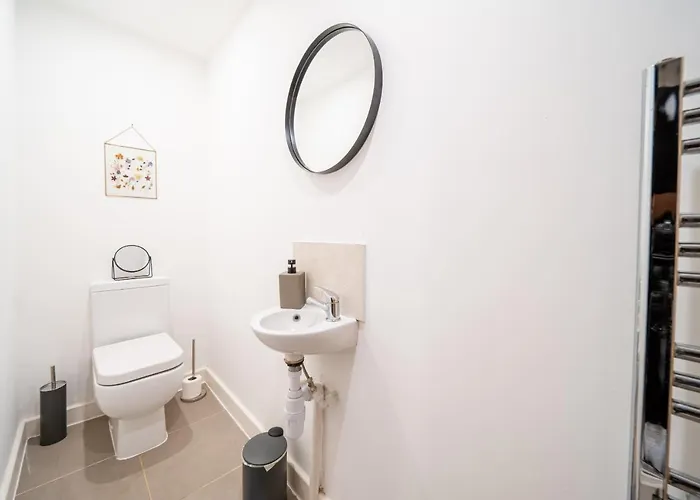 Lägenhet Bv Charming With Free Private Parking, 10 Minutes From Town Centre