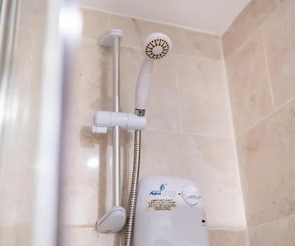 Bv Charming With Free Private Parking, 10 Minutes From Town Centre